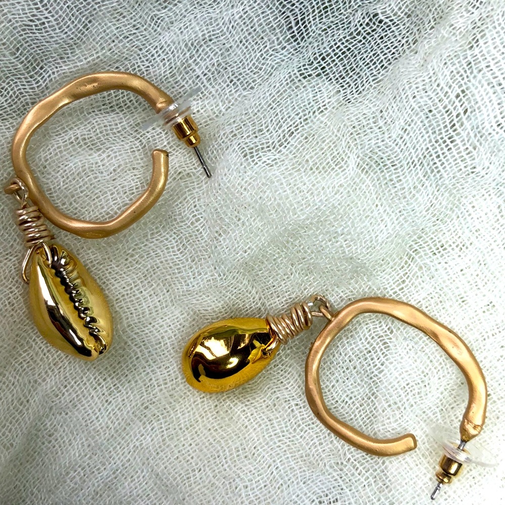 Seashell Earrings - Picture 9 of 10
